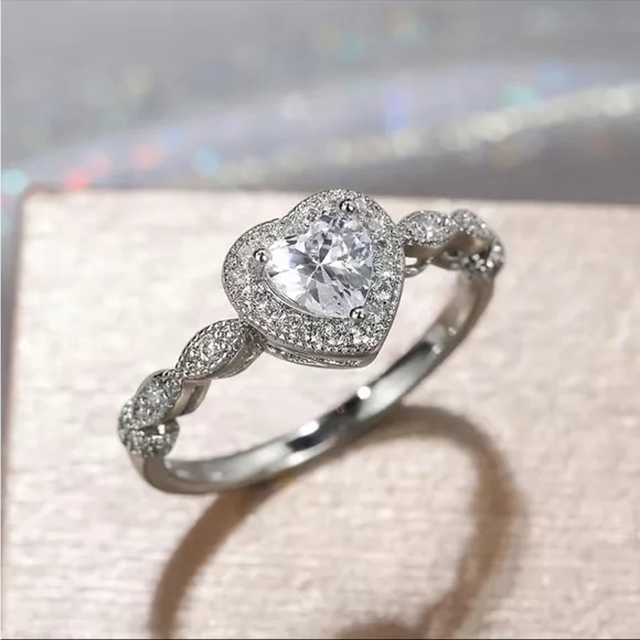 New Women’s 925 Silver Romantic Heart Diamond Ring - Picture 1 of 7